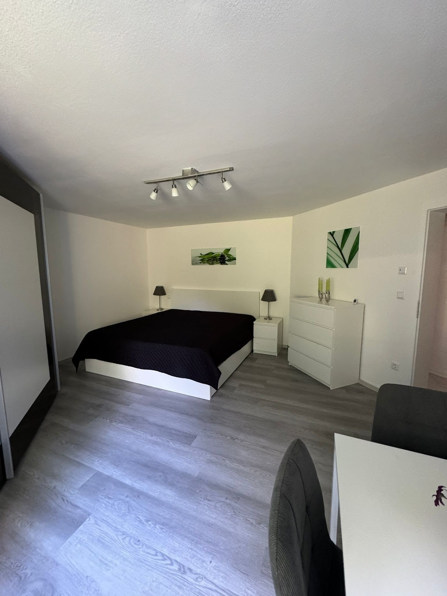 Schlafzimmer mit Sitzbereich